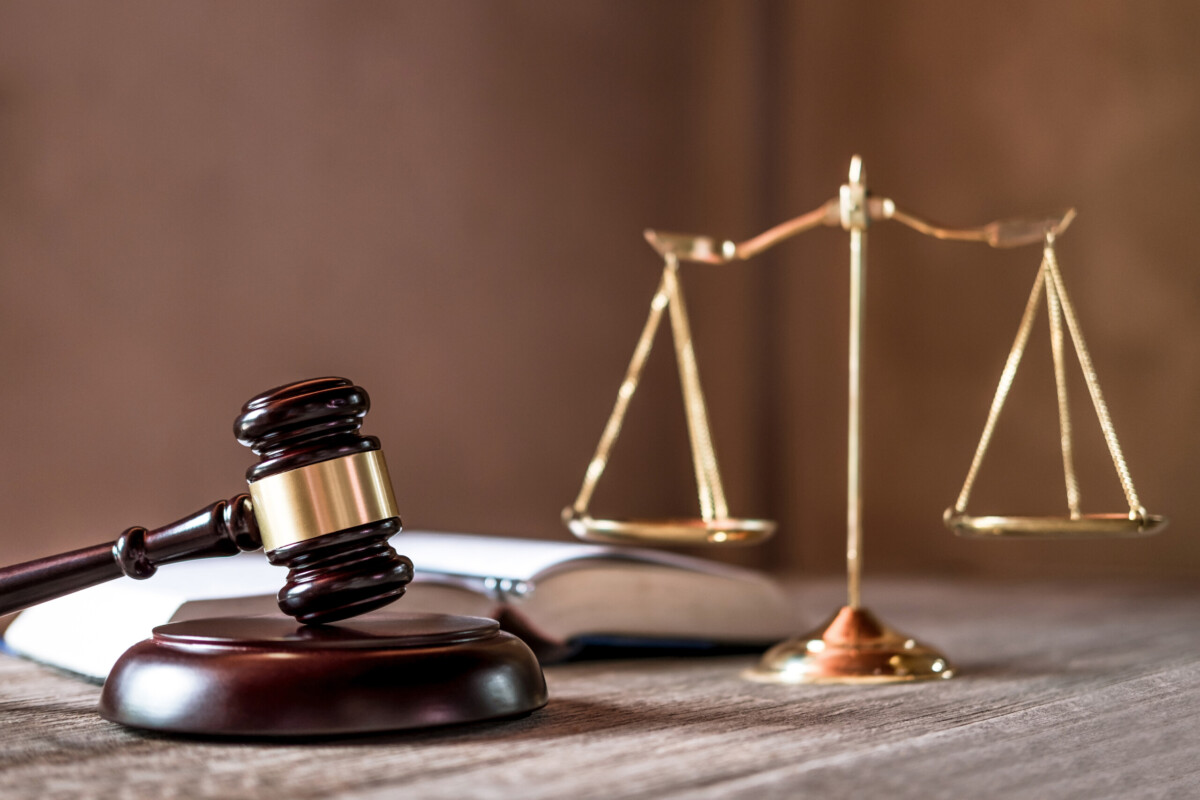 Read more about the article Δικηγόρος καταδικάστηκε γιατί υπερασπίστηκε τους εντολείς του (πρώην Ρουμάνους βασιλείς)